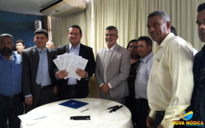 Prefeito Walter Júnior assina Convênios no total de R$2.100.000,00 na Caixa Econômica Federal.
